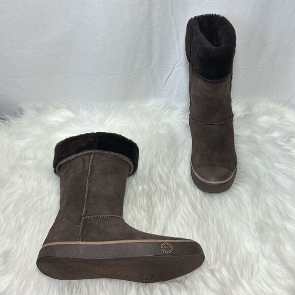 UGG Brown Suede Shearling Lined Boots S/N 1886 Sz 7 - Picture 1 of 7
